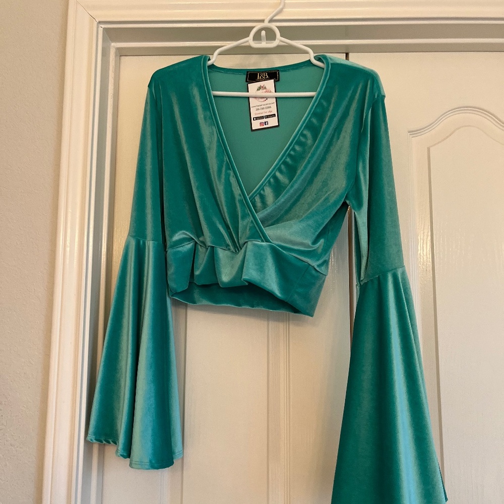 Bell sleeve teal crop top NWT